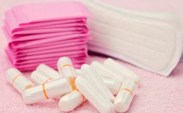 Con la reforma tributaria, el Gobierno aumentó el IVA de 16% a 19%, pero agrupaciones de mujeres lograron que el impuesto se redujera a 5% para las toallas higiénicas y tampones. Internet | Referencial