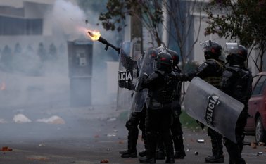 El hecho se presentó en medio de los enfrentamientos entre estudiantes de la Universidad del Valle y el Escuadrón Móvil Antidisturbios (Esmad). Colprensa