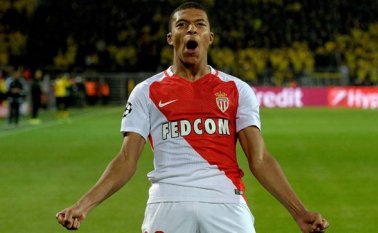 "Somos gente que da felicidad sobre el terreno, pero que intenta también darla fuera, ayudando a niños, haciendo muchas otras acciones”. Kylian Mbappé, delantero del AS Mónaco.
AFP