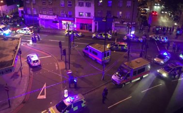 El servicio de ambulancias de Londres señaló por su parte que había "enviado varios equipos a un incidente en Seven Sisters Road". Tomada de Twitter