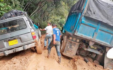 El panorama en Las Mercedes (Sardinata) suele estar marcado por imágenes así, con recorridos de 5 horas para 60 kilómetros. La comunidad sostiene que, en breve, nadie podrá ingresar al corregimiento. Cortesía