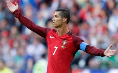 El jugador de la casa blanca también podría recibir ofertas por parte del PSG, del Manchester City o incluso desde el fútbol asiatico, según informó la prensa española. AFP