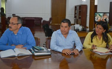 Gustavo Adolfo Toro (izquierda), presidente ejecutivo de Cotelco; Iván Rodríguez, de la junta directiva de Cotelco; y Sandra Mendoza, directora regional de Cotelco, se reunieron con funcionarios de la Gobernación. Edinsson Figueroa