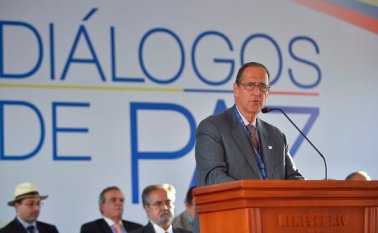 El jefe negociador del Gobierno en los diálogos de Paz con el Eln, Juan Camilo Restrepo, dijo que “no tendría sentido que se silencien los fusiles y al mismo tiempo no se suspendan las hostilidades”. Colprensa