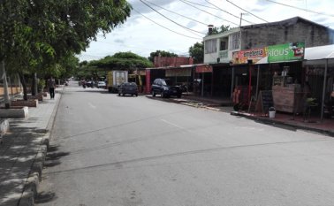 Esta es la avenida 4, una de las principales arterias viales del municipio de Los Patios, Allí podrán circular vehículos en un solo sentido desde la calle 38 hasta la 28. Johan García