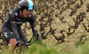 El colombiano Sergio Henao respaldarán a Chris Froome. AFP