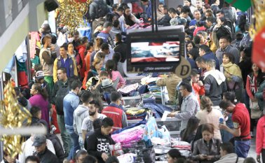 Los artículos textiles que se producen en Asia son algunos de los artículos que más llegan al país. Colprensa