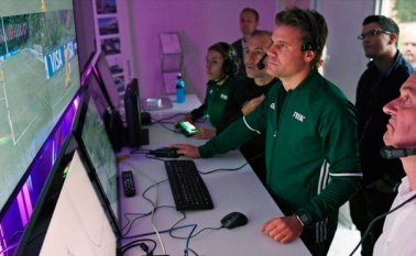 La tecnología ha ayudado a los árbitros a evitar errores graves en 12 partidos hasta ahora. AFP