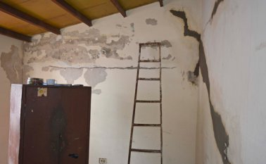 Las grietas están por toda la casa  de José Ingacio Niño, habitantes de Montebello I en Los Patios. Las demás casas de la avenida 11 están igual Edinsson Figueroa