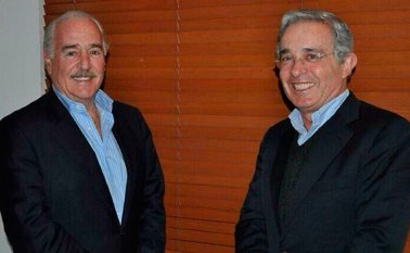 Santos señaló que ve con cierta tristeza la unión de los expresidentes Andrés Pastrana (izquierda) y Álvaro Uribe (derecha) de cara a las elecciones de 2018. Archivo