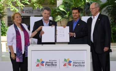 Los presidentes de los países miembros fundadores de la Alianza del Pacífico firmaron el acta de cierre de la cumbre, en donde consignaron la creación de los estados asociados. Presidencia