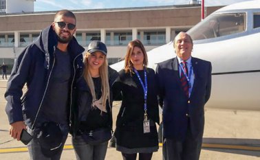 Shakira y Piqué ya están en Argentina para asistir al matrimonio de Messi. AFP