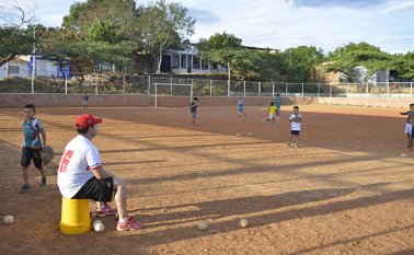 Los entrenamientos son todos los martes y miércoles de 3:00 a 6:00 p.m. y los sábados de 10:00 a.m. a 12:00 p.m. Edinsson Figueroa