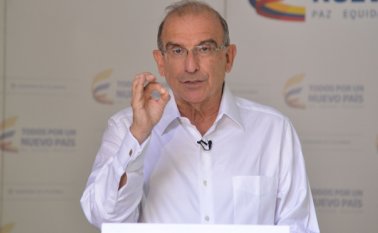 Humberto de la Calle, quien fuera el jefe negociador gubernamental en el proceso de paz con las Farc, que llevó al desarme de ese grupo guerrillero, ahora se dispone a lanzarse a otro reto, el de la política para entrar a participar en el abanico de aspirantes presidenciales a las elecciones del año entrante. Colprensa