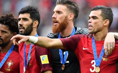 "Nuestra victoria es lógica. Debimos ganar antes porque no dejamos a México tener el balón", dijo el seleccionador portugués. AFP