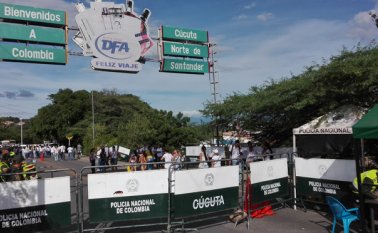 Por el puente internacional Simón Bolívar a diario cruzan hacia el Área Metropolitana de Cúcuta numerosos venezolanos que llegan a comprar alimentos, medicinas y otros elementos que son necesarios. Archivo