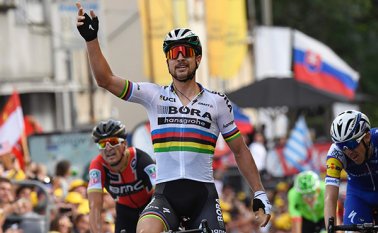 Sagan superó al australiano Michael Matthews, al irlandés Dan Martin y al campeón olímpico, el belga Greg Van Avermaet. AFP