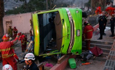 El bus bajaba del cerro San Cristóbal, que es un lugar de turismo. AFP