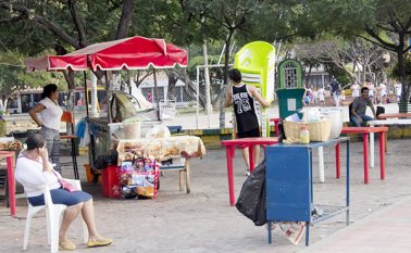 Una vez entre en vigencia la concesión, que se estaría adjudicando el 9 de agosto, casos de invasión con ventas de comida callejera, como los que se dan hoy, no seguirían ocurriendo. Alfredo Estévez