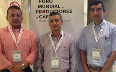 Ricardo Mendoza Velero, Nelson Becerra Peña y Edgar Santos. René Mora