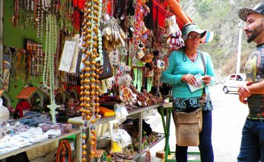 Se hará una reubicación de los vendedores de artesanías y de comidas en el Santuario del Agua de la Virgen de Torcoroma, buscando ofrecer un espacio organizado a los turistas. Javier Sarabia