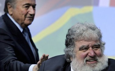 Sin jamás haber pateado una pelota ni haber tenido grandes estudios, se convirtió en el gran financista del fútbol gracias a su carisma y a su ‘olfato’ para los negocios. AFP