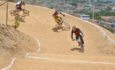 A pesar de ser un escenario netamente recreativo, la pista de Cañofístolo le ofrece a los deportistas un espacio para desarrollar sus capacidades. Edinsson Figueroa