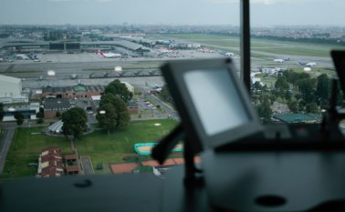 La Aerocivil invitó a los usuarios mantenerse en contacto con las empresas aéreas para evityar inconvenientes. Colprensa