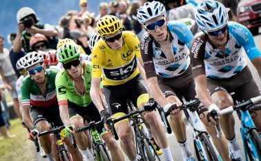 La clasificación general es dominada por Chris Froome, pero a la cacería están Fabio Aru, Romain Bardet y el colombiano Rigoberto Urán. AFP