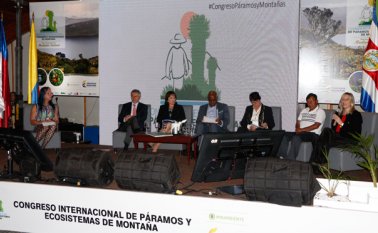 El congreso internacional de páramos y Ecosistemas de Montaña que se cumplió en Bogotá, fue presidido por el ministro de Ambiente, Luis Gilberto Murillo Urrutia (centro). Cortesía
