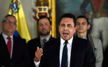 El ministro de Relaciones Exteriores Samuel Moncada aseguró que con sus amenazas Estados Unidos está cavando un "foso" en sus relaciones con Venezuela. AFP
