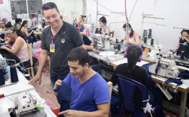 Actualmente, de cada diez empleos perdidos ocho los pone la industria de la confección”, según el dirigente gremial. Archivo