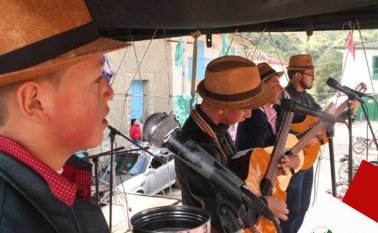 En el parque de silos se cumplió una serenata para celebrar los 486 años de fundación. Los encargados de tocar fueron campesinos que alternan las labores agrícolas con la música. Cortesía