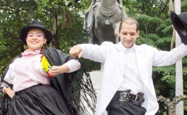 Grupos de danzas de Cúcuta mostraron este jueves todo su repertorio al público que asistió a los actos 
conmemorativos del Grito de Independencia, en el parque Simón Bolívar. Luis Alfredo Estévez