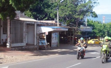 Al caer en este sitio, el joven fue auxiliado y trasladado al Policlínico de la Ciudadela Juan Atalaya, donde falleció a las 9:25 de la mañana. La Opinión