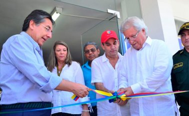 El organismo arreciará su lucha contra el crimen organizado, según el fiscal general (izquierda), quien inauguró la nueva sede de la Fiscalía Seccional de Soledad, Atlántico. Colprensa