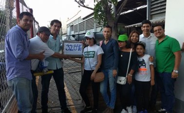 Integrantes de la Alianza Verde, encabezados por el diputado Jhon Eddison Ortega, enviaron varios paquetes de firmas para apoyar la consulta anticorrupción, para un total de 55.000 apoyos. Cortesía