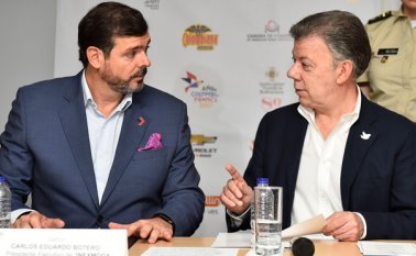 Carlos Humberto Botero, presidente ejecutivo de Inexmoda y Juan Manuel Santos, presidente de Colombia. Presidencia