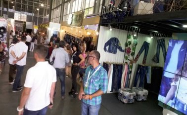 El yin es la prenda representativa de la industria textil de Norte de Santander. En la foto, se observa las confecciones de los empresarios del departemento en Colombiamoda, feria que culmina hoy en Medellín. Jorge Ríos