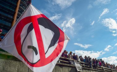 La coalición opositora convocó para el viernes, a una gran marcha en Caracas, bajo la advertencia de que si Maduro insiste en la elección, boicoteará la votación. AFP