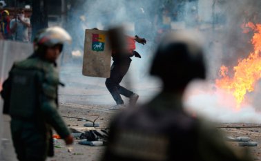 Este miércoles hubo fuertes choques entre manifestantes, policías y militares. AFP
