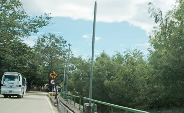 Treinta lámparas con su soporte y cableado se ha hurtado la delincuencia común del alumbrado público de El Malecón. Mario Caicedo