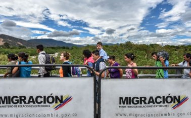 La medida entró en vigencia este viernes mediante una resolución firmada por la canciller, María Ángela Holguín. AFP