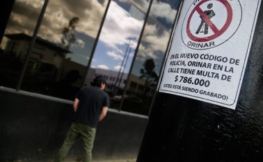 Realizar necesidades fisiológicas en espacio público es una multa Tipo 4, por 786.898 pesos. Colprensa
