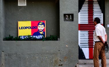 López había sido trasladado a su casa el 8 de julio, desde la cárcel militar de Ramo Verde, bajo una medida humanitaria de arresto domiciliario. AFP