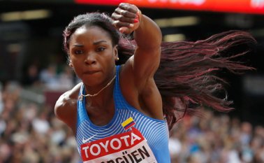 La reina del salto triple, sin esfuerzo, se clasificó ayer a la gran final. Mañana será  el duelo final. Ibargüen deberá defender la corona ante Yulimar Rojas.. AFP