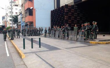 Maduro y dirigentes oficialistas han advertido en varias ocasiones que la Asamblea Constituyente "pondrá orden" en el Parlamento de mayoría opositora y en el Ministerio Público. Tomada de Twitter