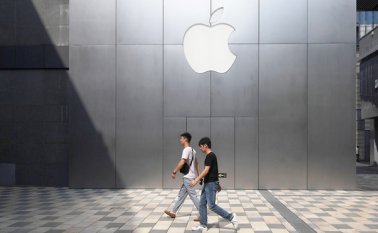Apple decidió cerrar su tienda virtual en China tras las exigencias y reglamentaciones expedidas por el gobierno de la potencia asiática. AFP