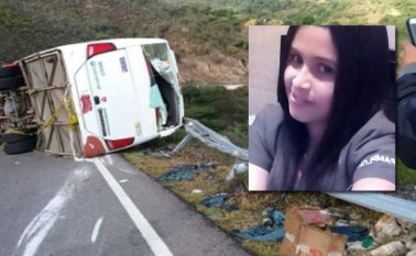 El bus en el que viajaban 35 personas, entre estos estudiantes de la Universidad de Pamplona, se volcó en una curva entre Tipacoque (Boyacá) y Capitanejo (Santander). Archivo particular