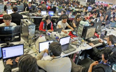 La programación, la digitalización y el manejo de datos son las ocupaciones que generan más demanda de trabajo en internet. Colprensa